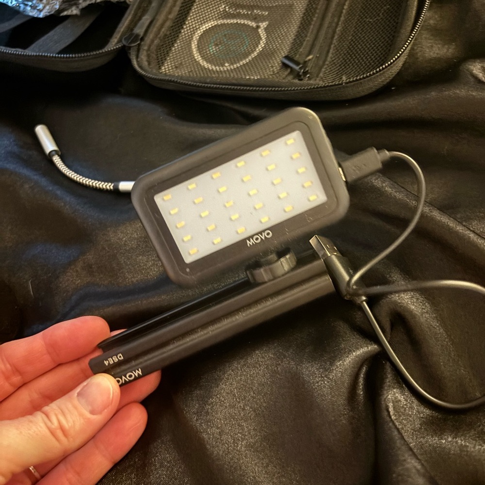 MOVO LED Light with Black Stand and Portable Microphone for Recording